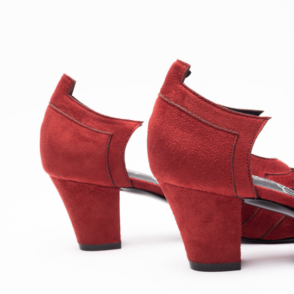 Christine Vintage Pumps (Garnet Cloak)