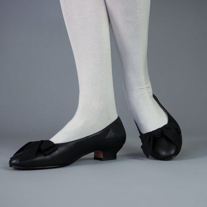 Waltz Edwardian Slipper (Black)
