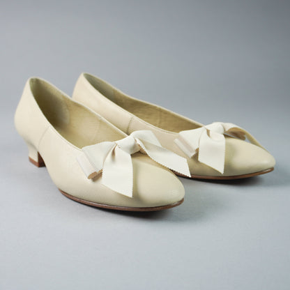 Waltz Edwardian Slipper (Cream)
