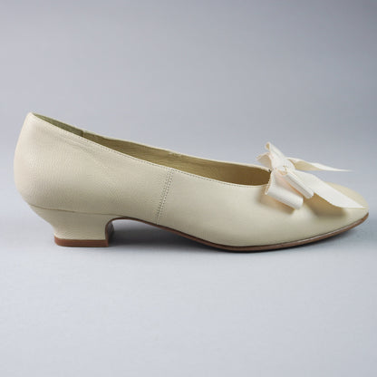 Waltz Edwardian Slipper (Cream)
