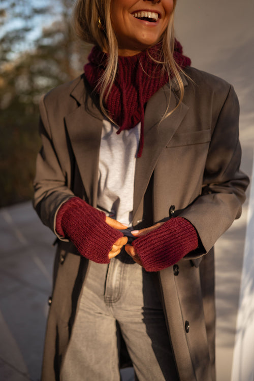 Burgundy Roann Mittens