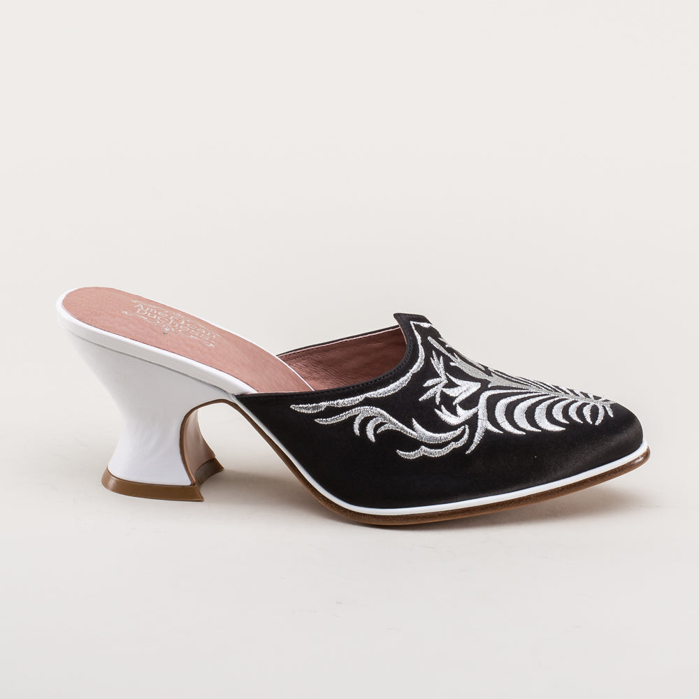 Antoinette 18th Century Mules (Black)