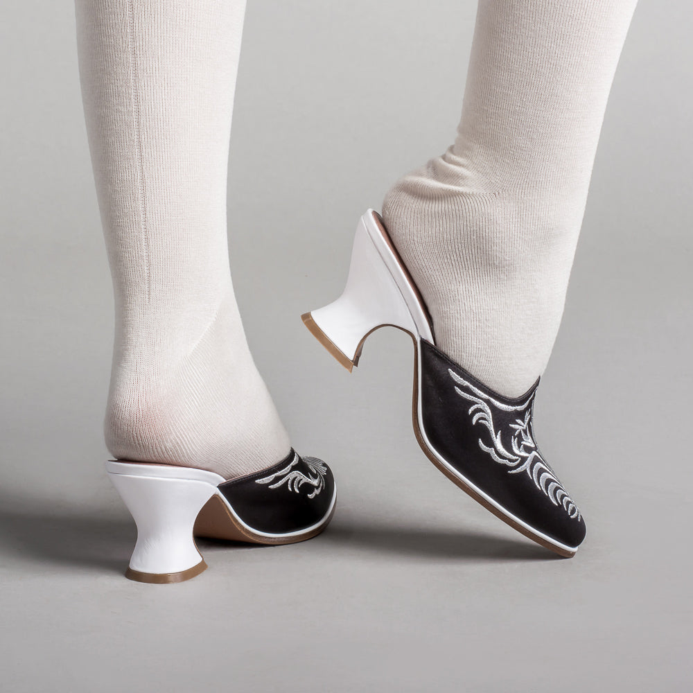 Antoinette 18th Century Mules (Black)