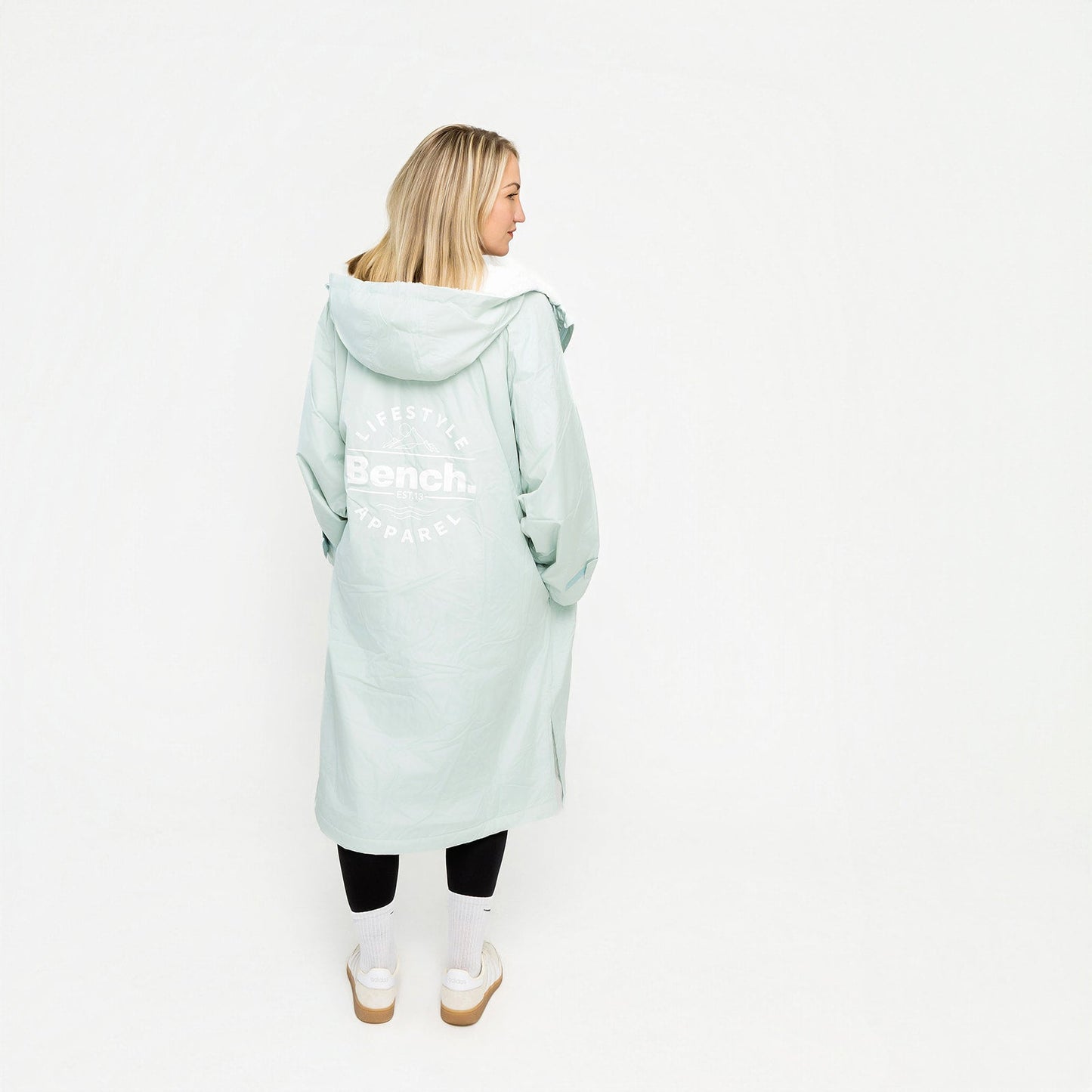 Bench Leacy Waterproof Changing Robe