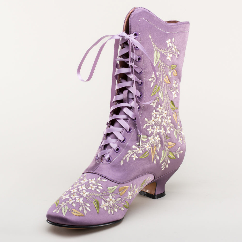 Flora Embroidered Boots Wide (Lavender)
