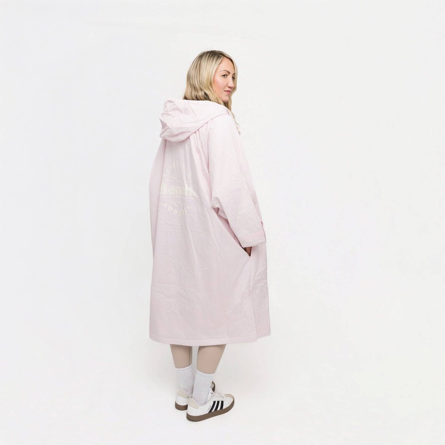 Bench Leacy Waterproof Changing Robe