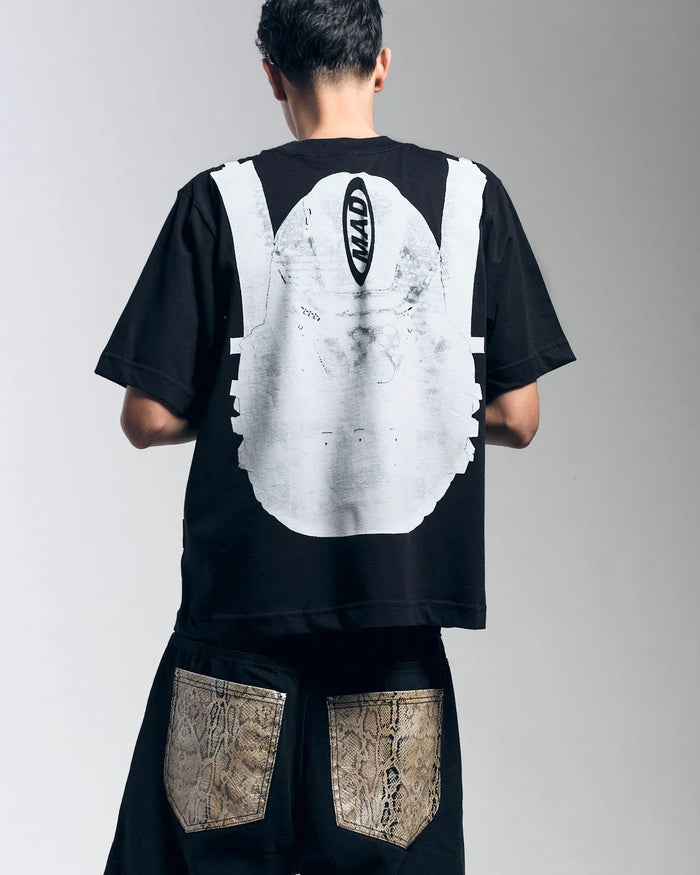 CAMISETA MOCHILA MAD PRETA - Four Street