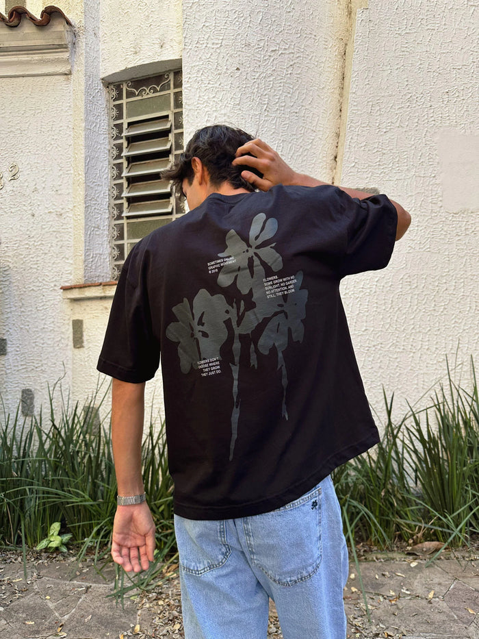 Camiseta Boxy Flowers - Four Street
