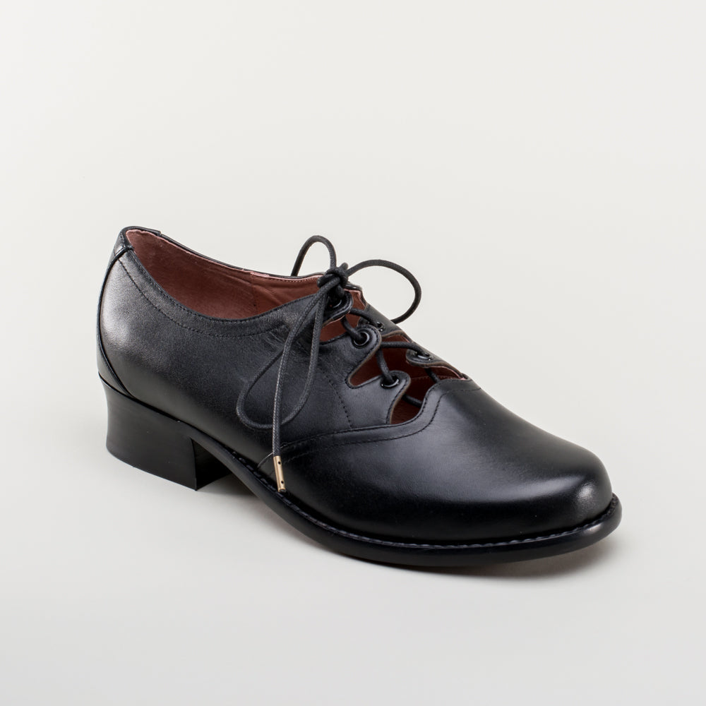 Ghillie Vintage Lace-Up Shoes (Black)