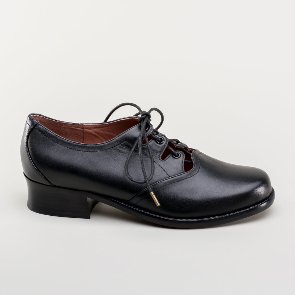 Ghillie Vintage Lace-Up Shoes (Black)