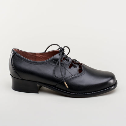 Ghillie Vintage Lace-Up Shoes (Black)