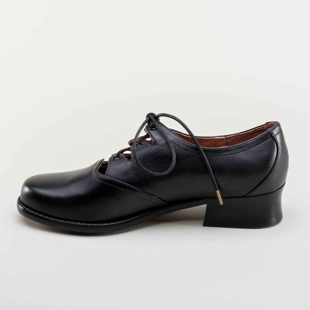 Ghillie Vintage Lace-Up Shoes (Black)