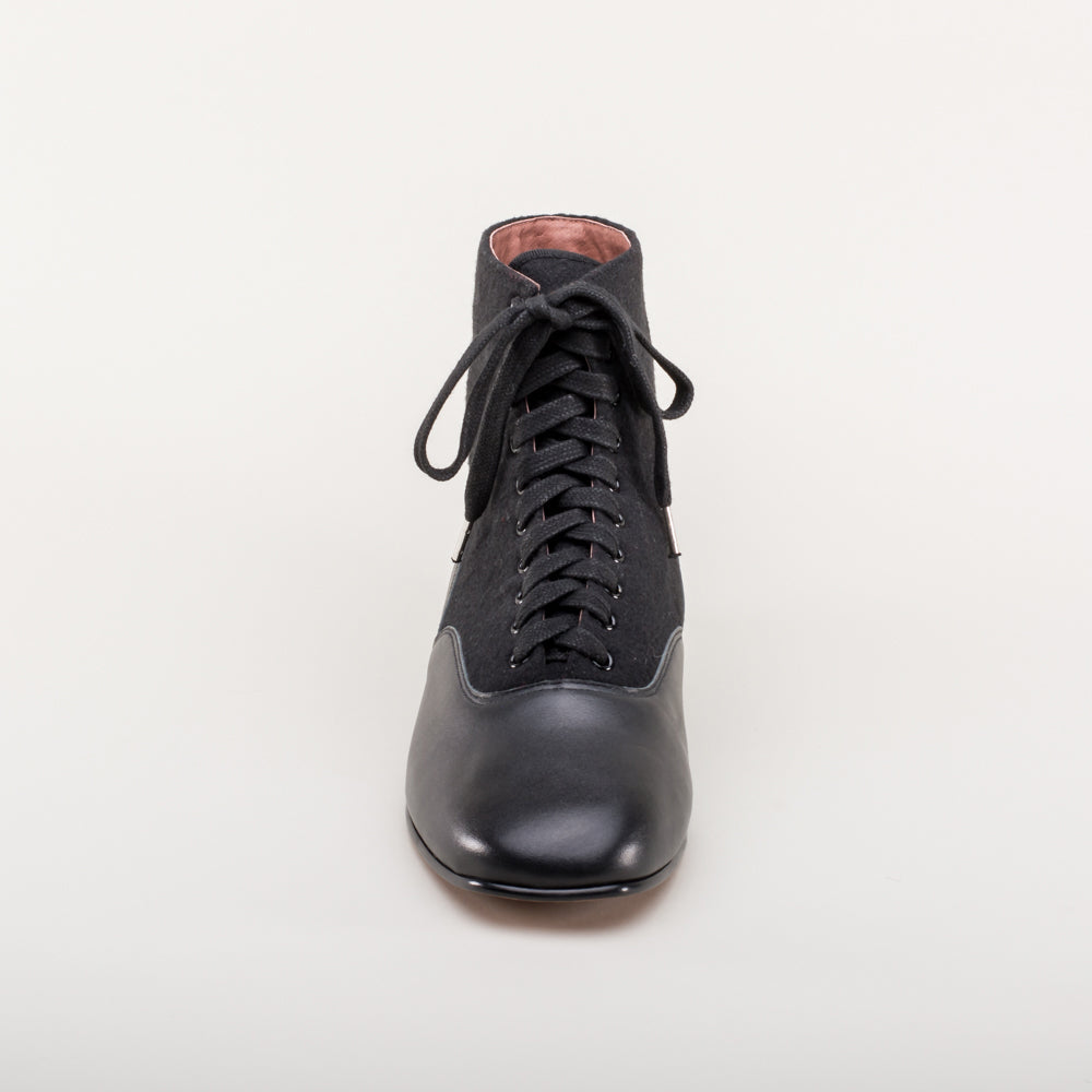 Larkspur Wool/Leather Lace-Up Boots (Black/Black)