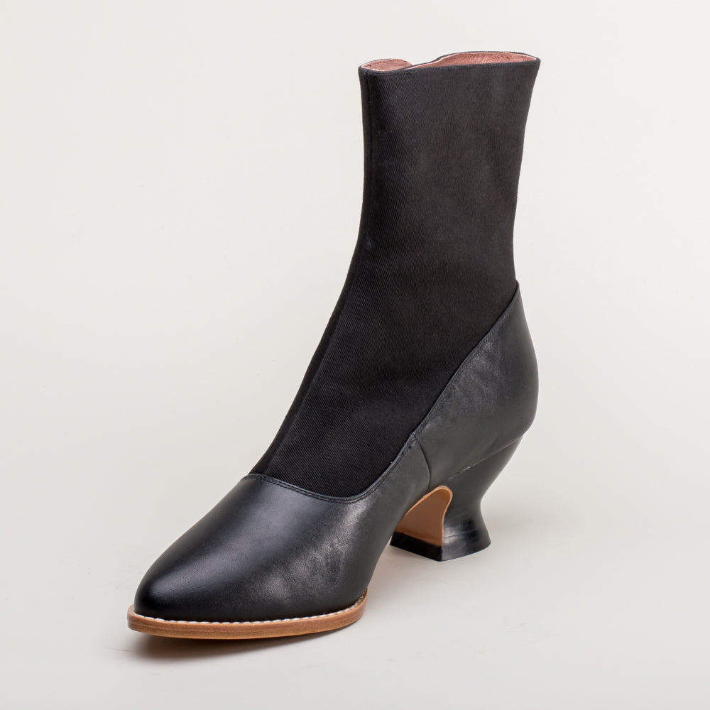 Manhattan Victorian Cloth-Top Button Boots (Black)