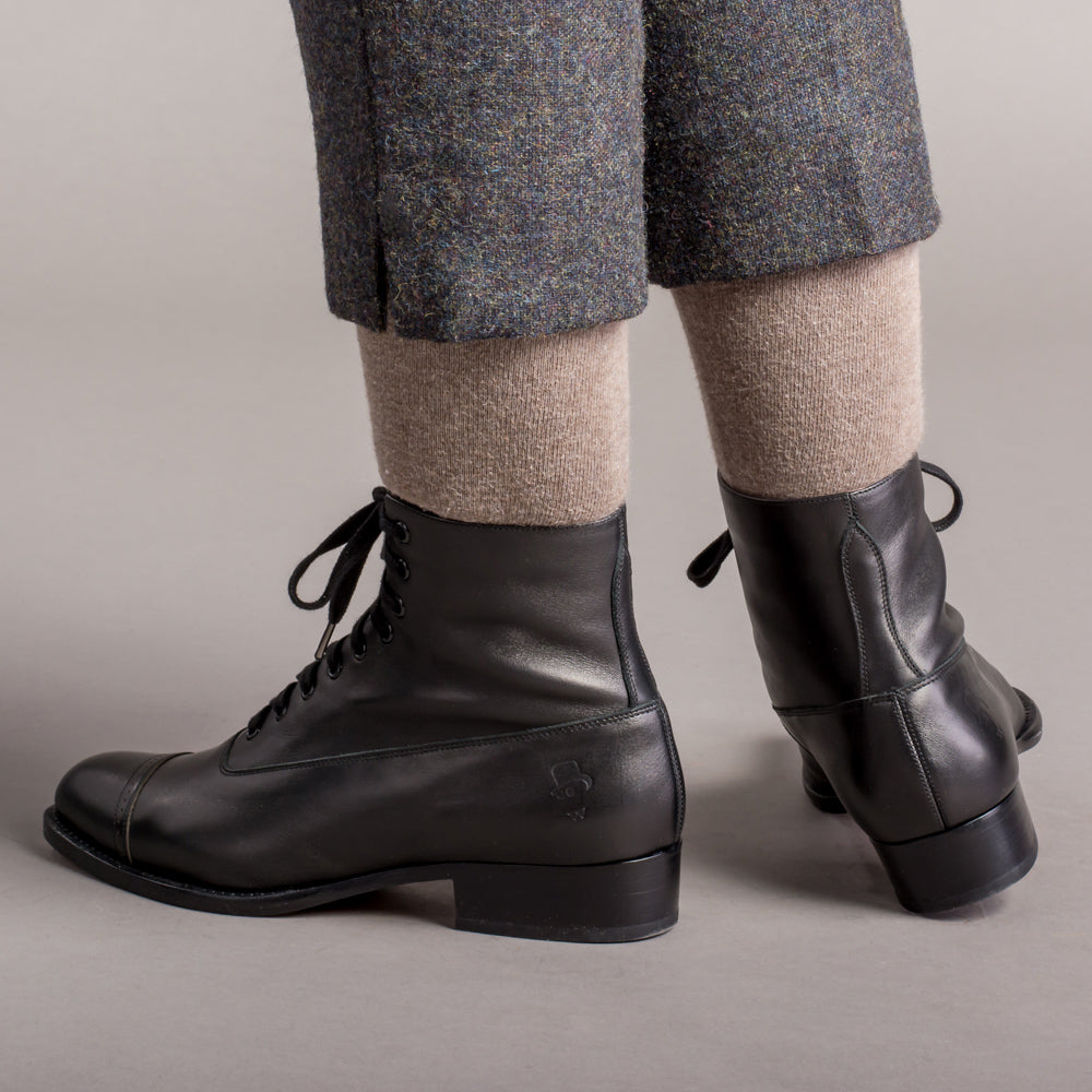 Rainey Vintage Lace-Up Boots (Black)